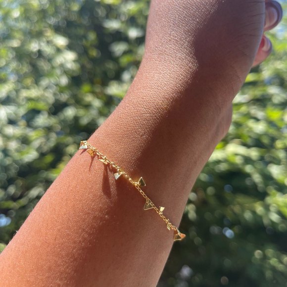 14K Gold Filled Triangle Charm Bracelet - Picture 2 of 3